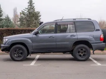 Toyota Land Cruiser V8_SaharaEdition