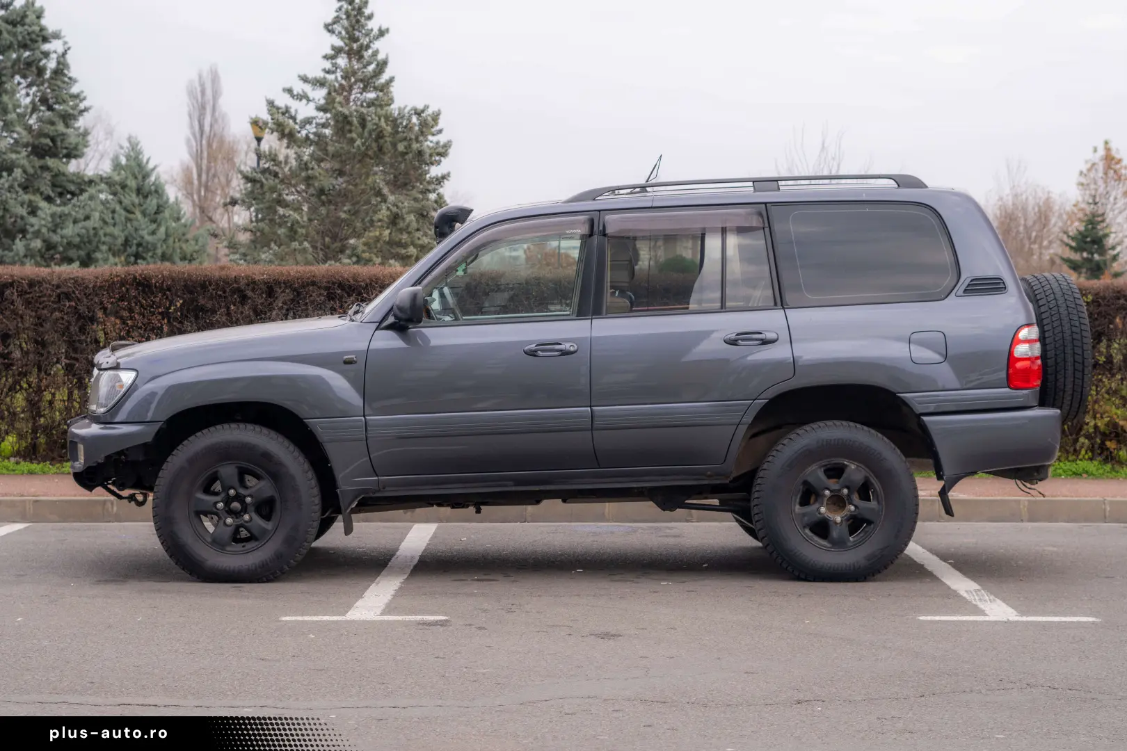 Toyota Land Cruiser V8_SaharaEdition