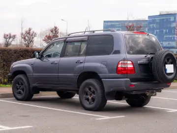 Toyota Land Cruiser V8_SaharaEdition