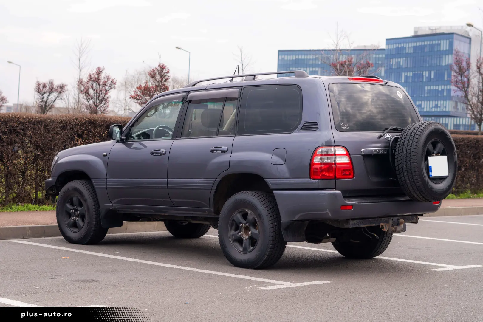 Toyota Land Cruiser V8_SaharaEdition
