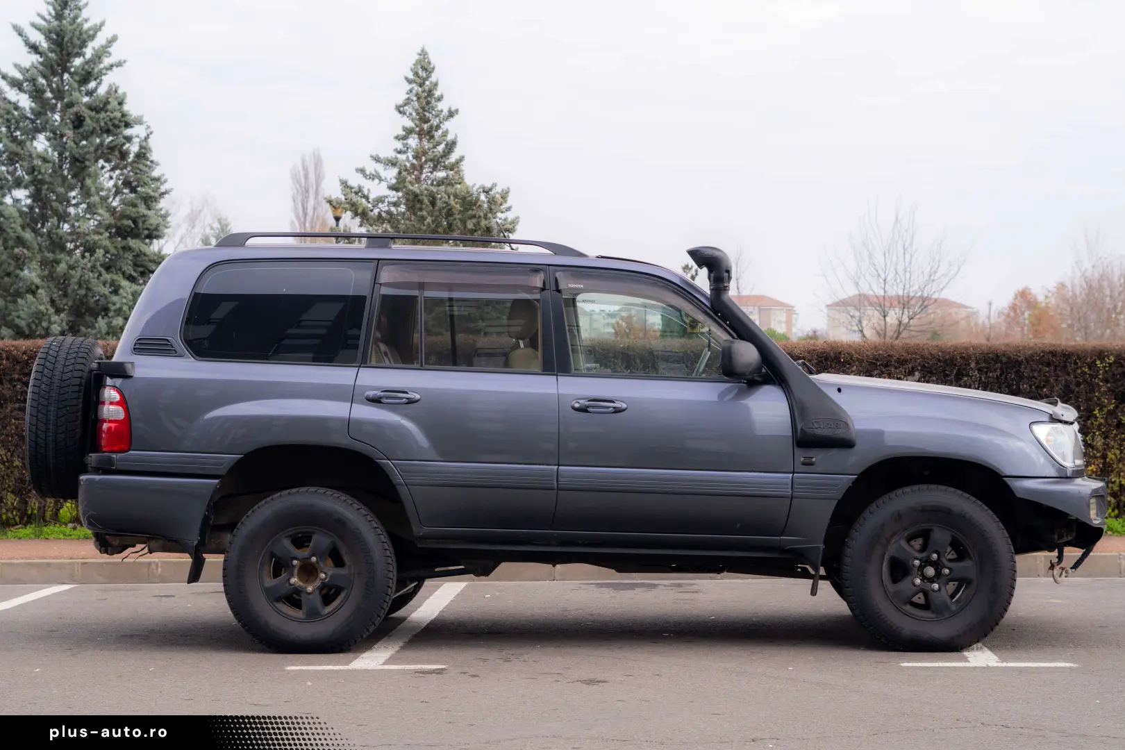 Toyota Land Cruiser V8_SaharaEdition