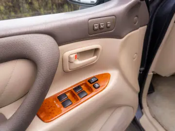 Toyota Land Cruiser V8_SaharaEdition