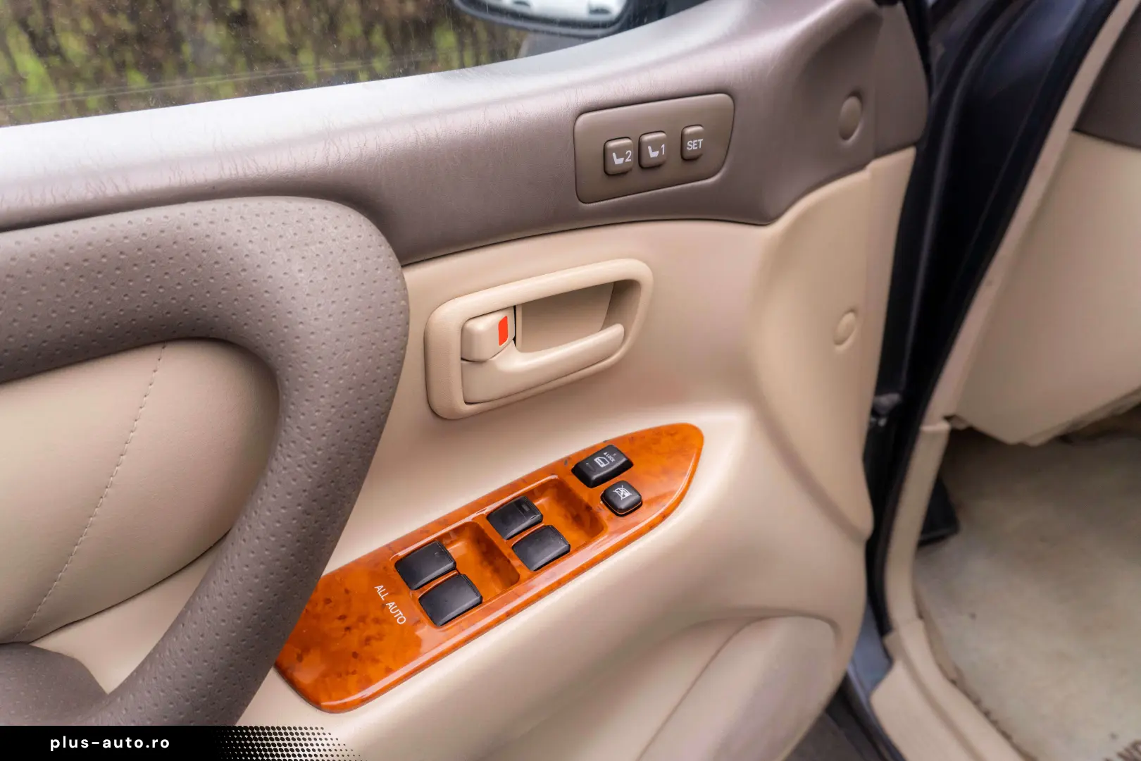 Toyota Land Cruiser V8_SaharaEdition