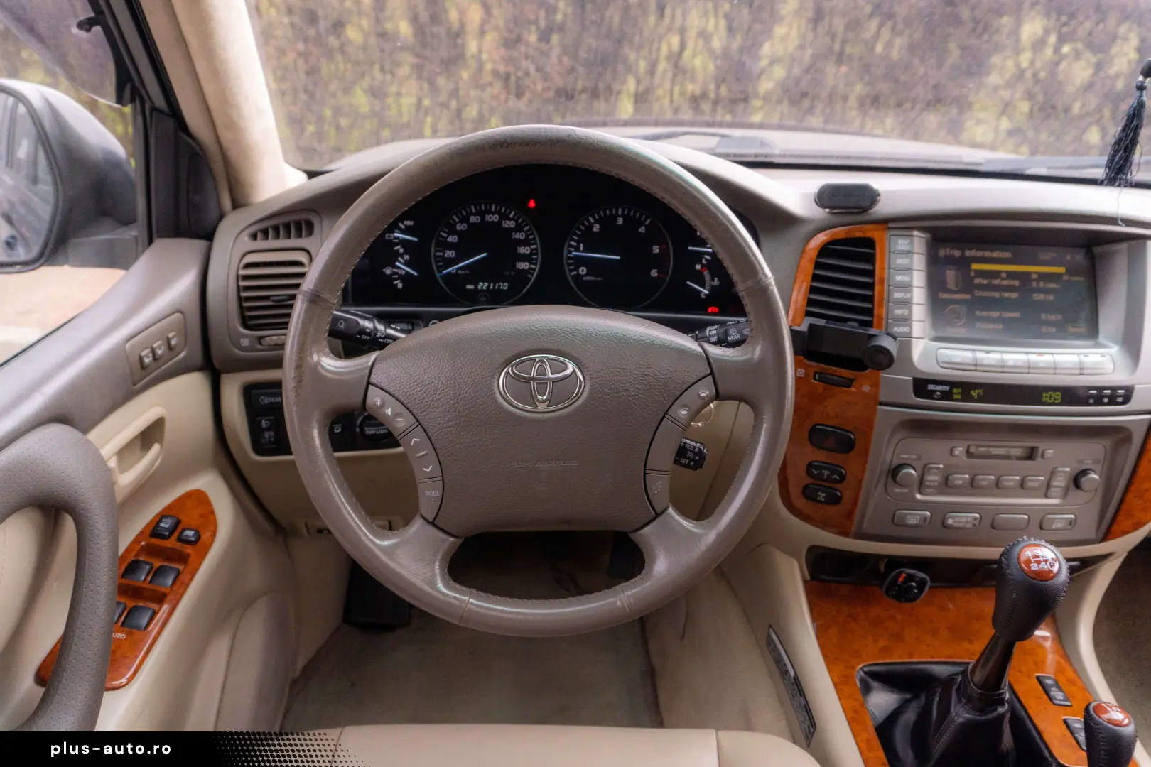 Toyota Land Cruiser V8_SaharaEdition