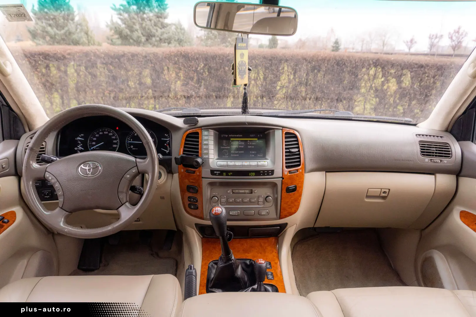 Toyota Land Cruiser V8_SaharaEdition