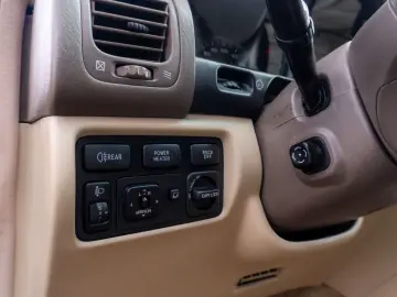 Toyota Land Cruiser V8_SaharaEdition