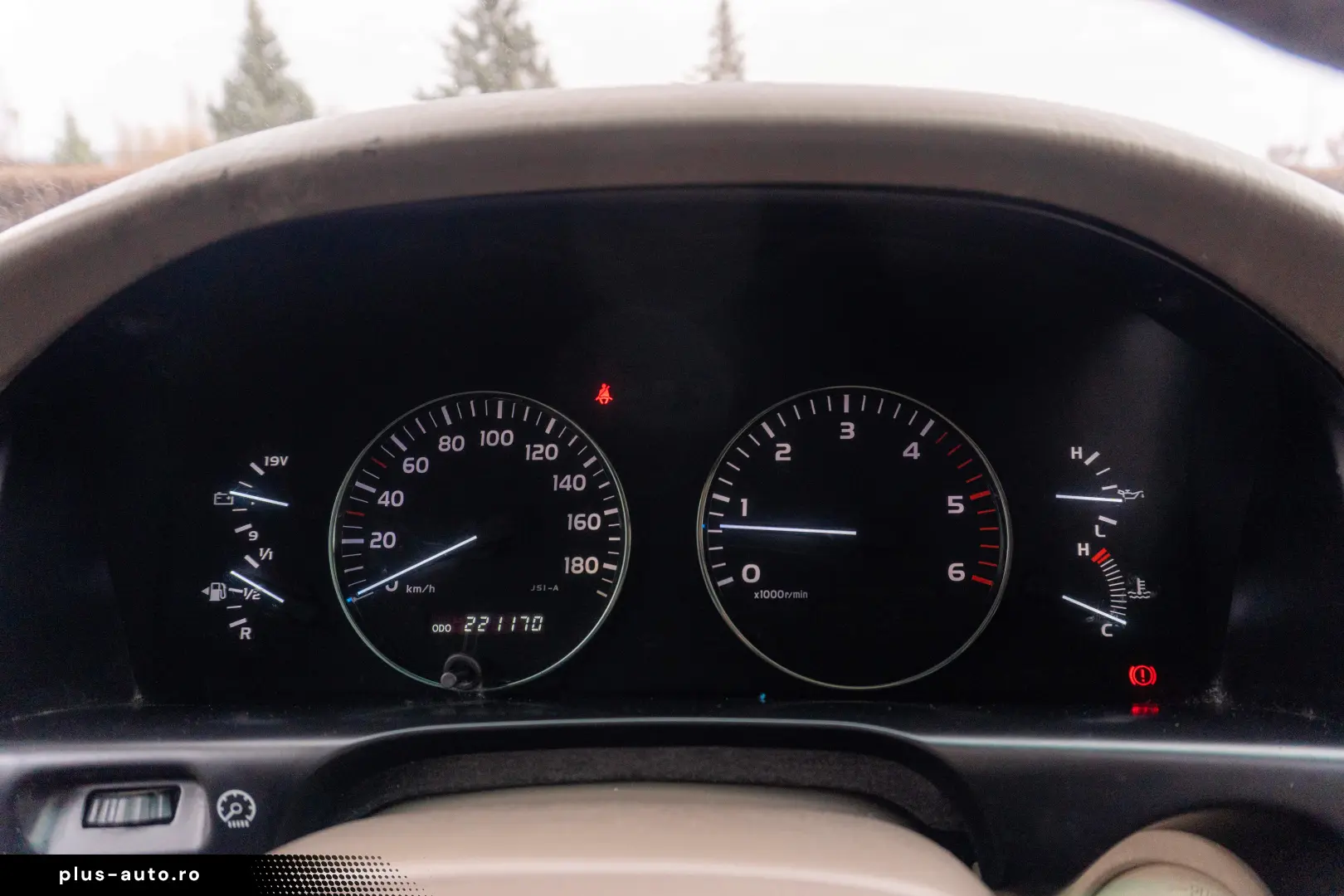 Toyota Land Cruiser V8_SaharaEdition