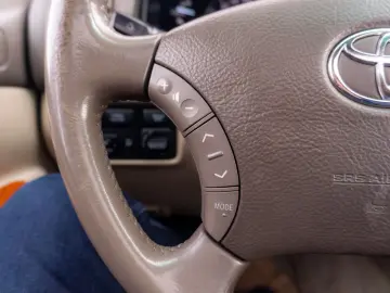 Toyota Land Cruiser V8_SaharaEdition