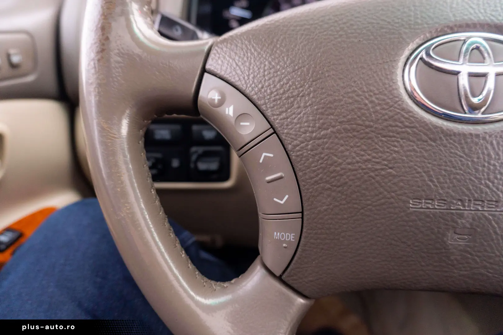 Toyota Land Cruiser V8_SaharaEdition