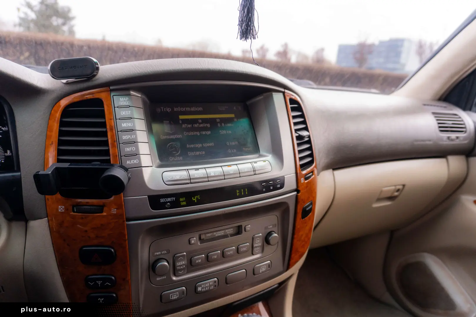 Toyota Land Cruiser V8_SaharaEdition