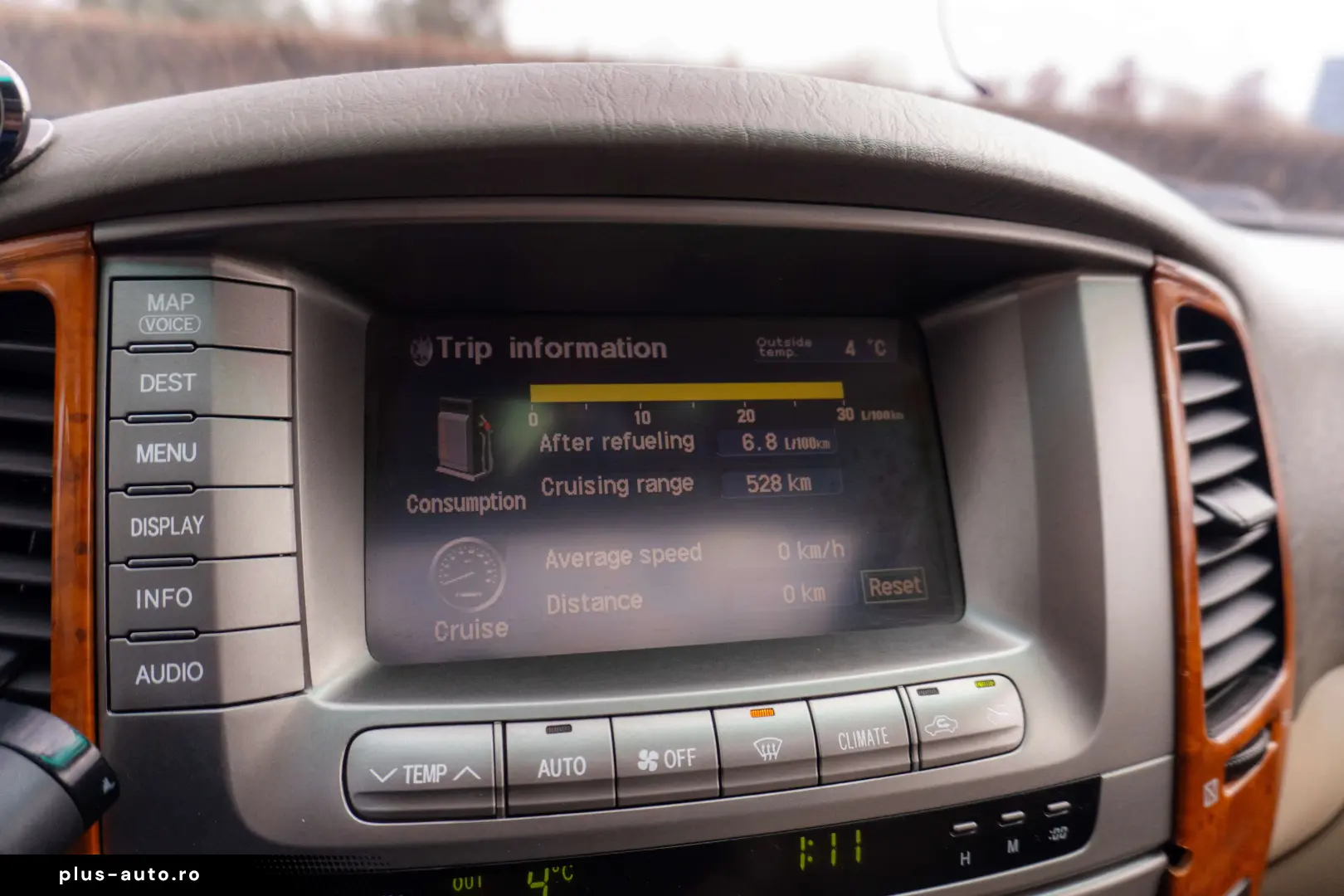 Toyota Land Cruiser V8_SaharaEdition