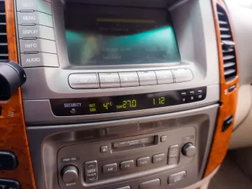 Toyota Land Cruiser V8_SaharaEdition