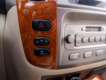 Toyota Land Cruiser V8_SaharaEdition