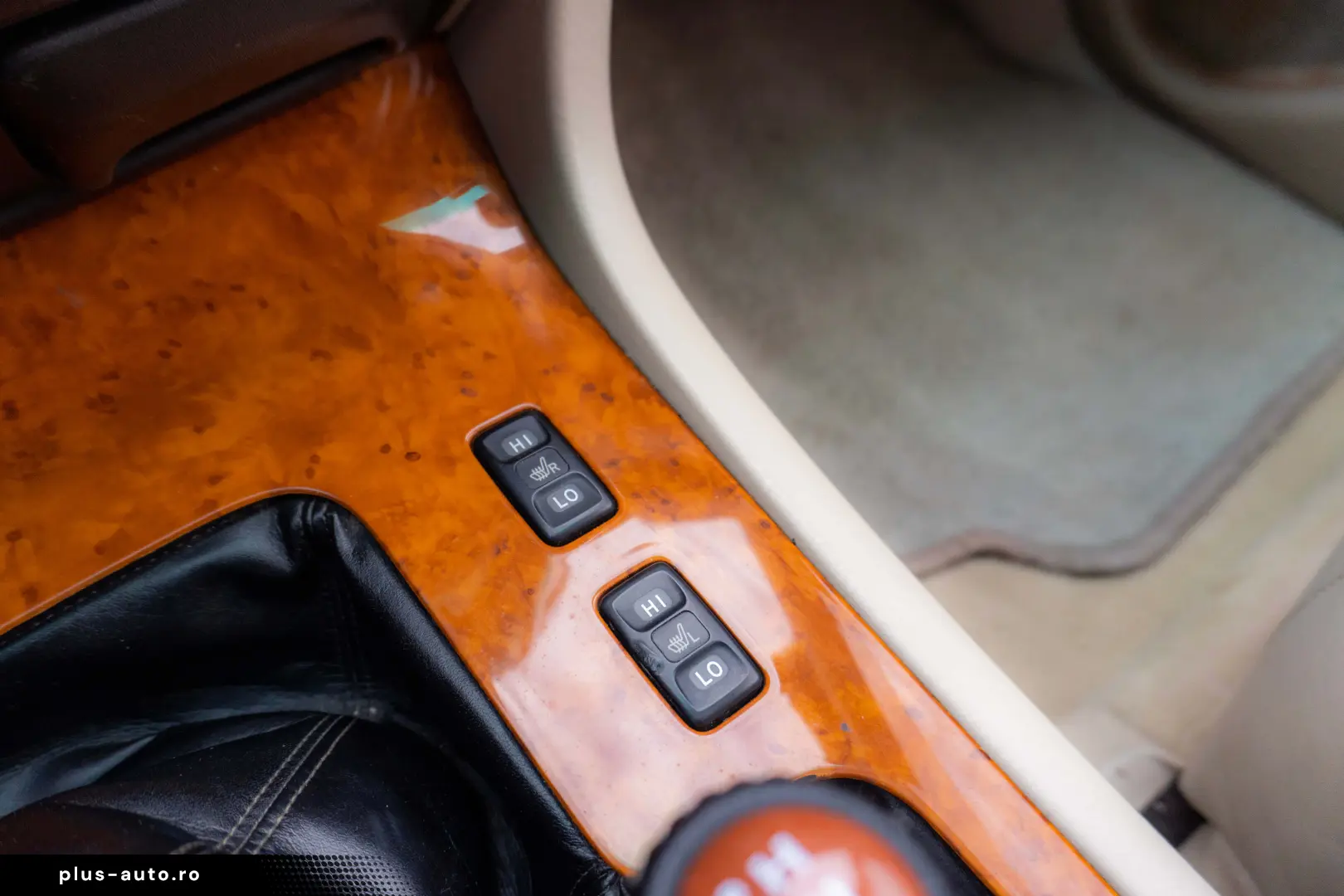 Toyota Land Cruiser V8_SaharaEdition