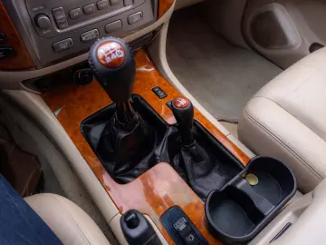 Toyota Land Cruiser V8_SaharaEdition