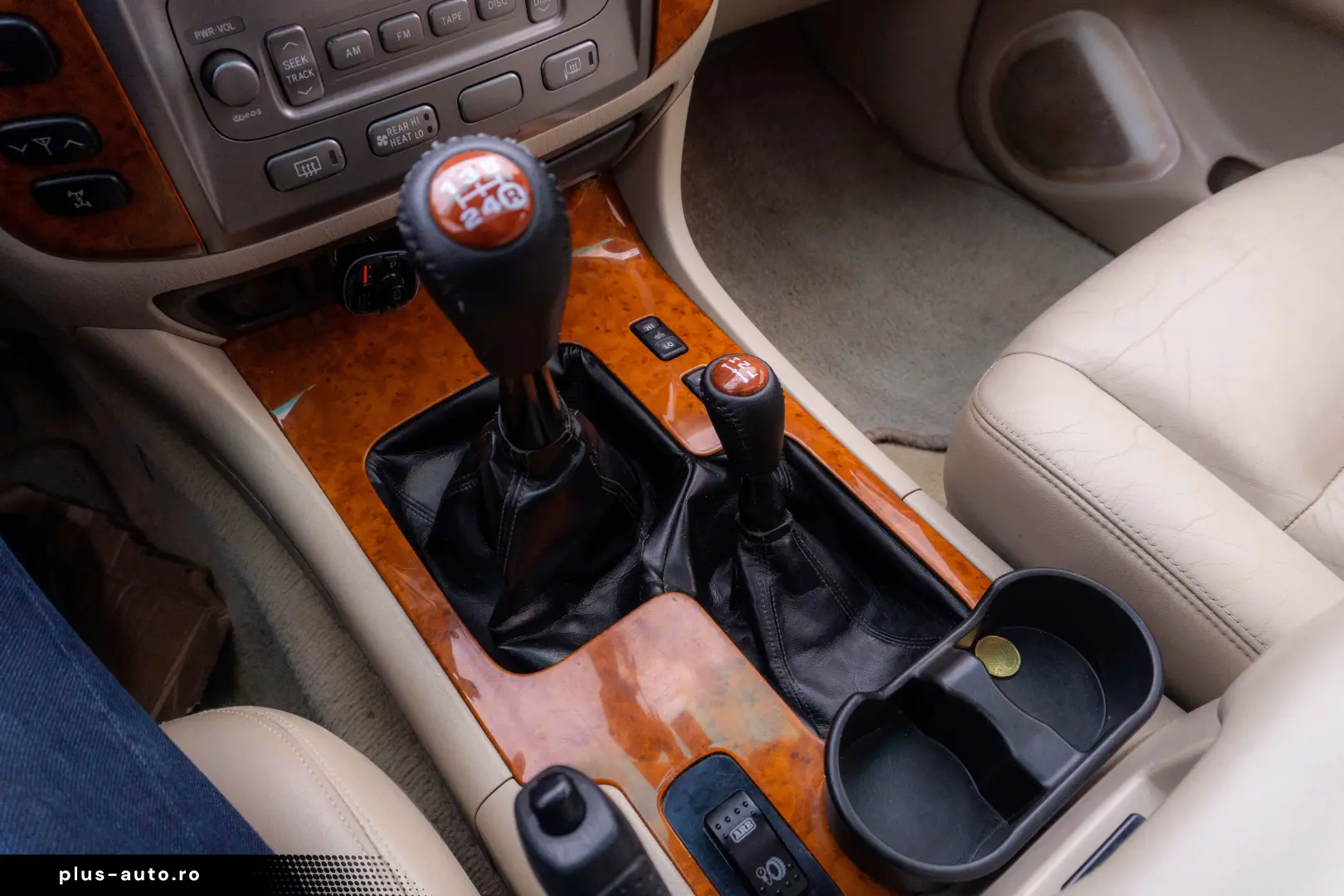 Toyota Land Cruiser V8_SaharaEdition