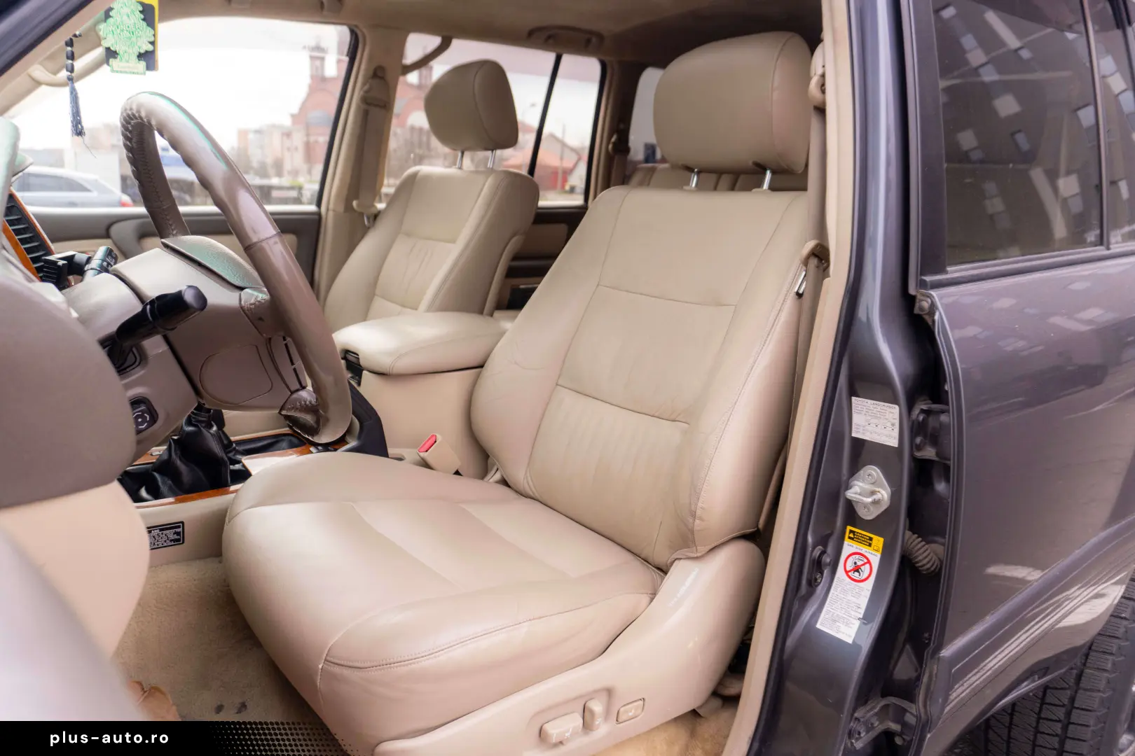 Toyota Land Cruiser V8_SaharaEdition