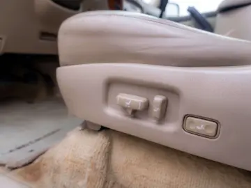 Toyota Land Cruiser V8_SaharaEdition