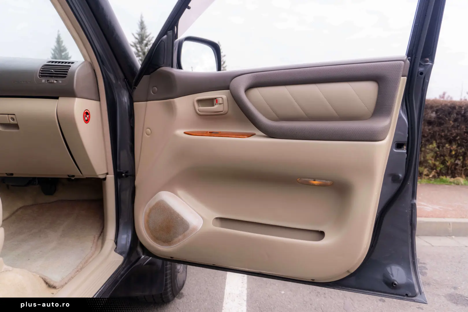 Toyota Land Cruiser V8_SaharaEdition