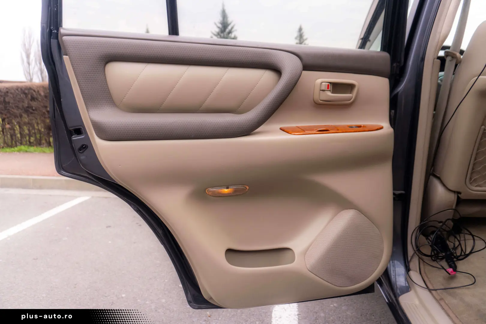 Toyota Land Cruiser V8_SaharaEdition