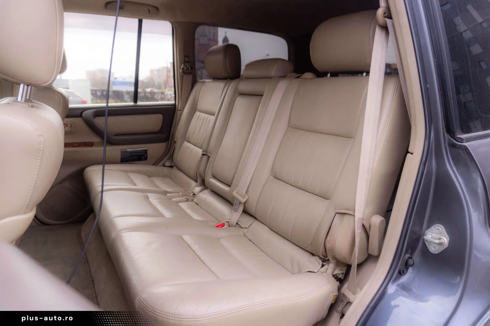 Toyota Land Cruiser V8_SaharaEdition