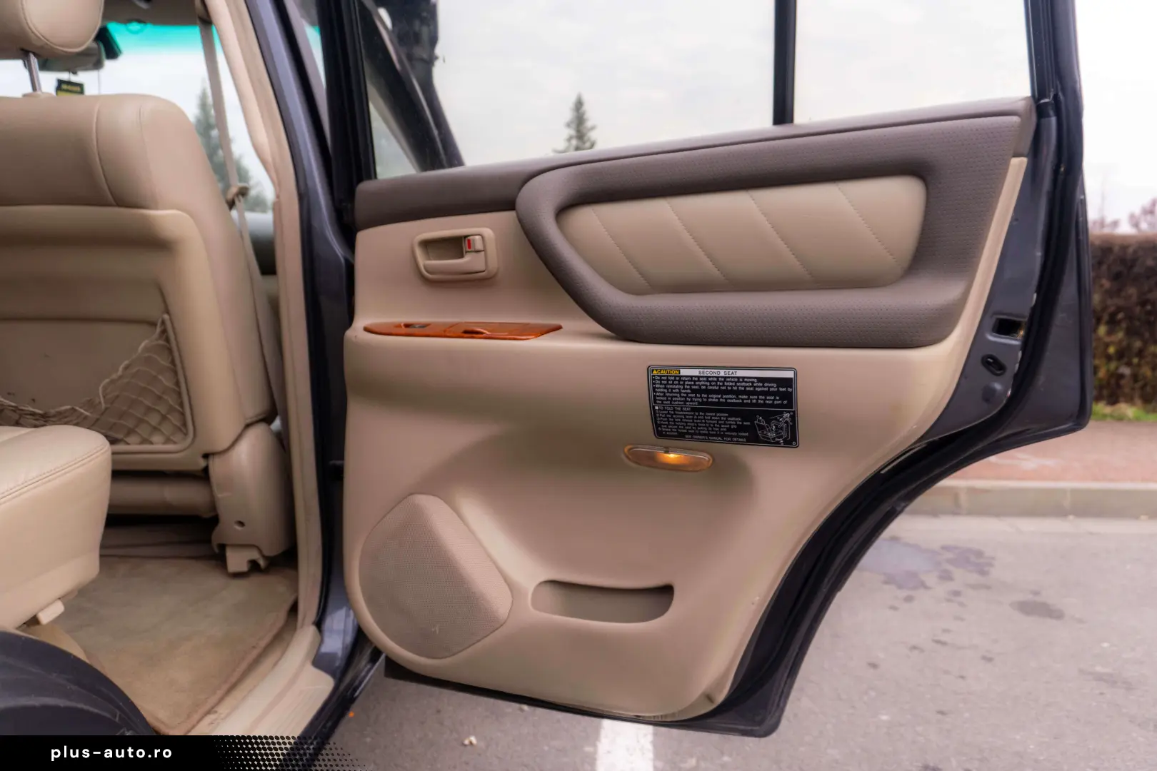 Toyota Land Cruiser V8_SaharaEdition