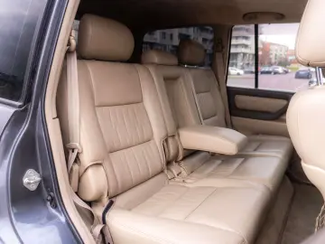 Toyota Land Cruiser V8_SaharaEdition