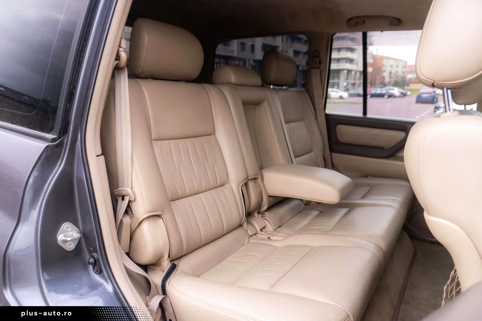 Toyota Land Cruiser V8_SaharaEdition