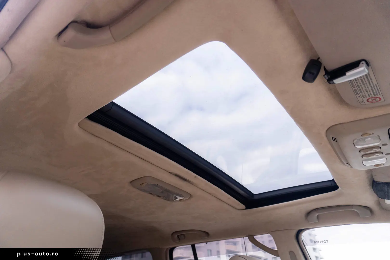 Toyota Land Cruiser V8_SaharaEdition