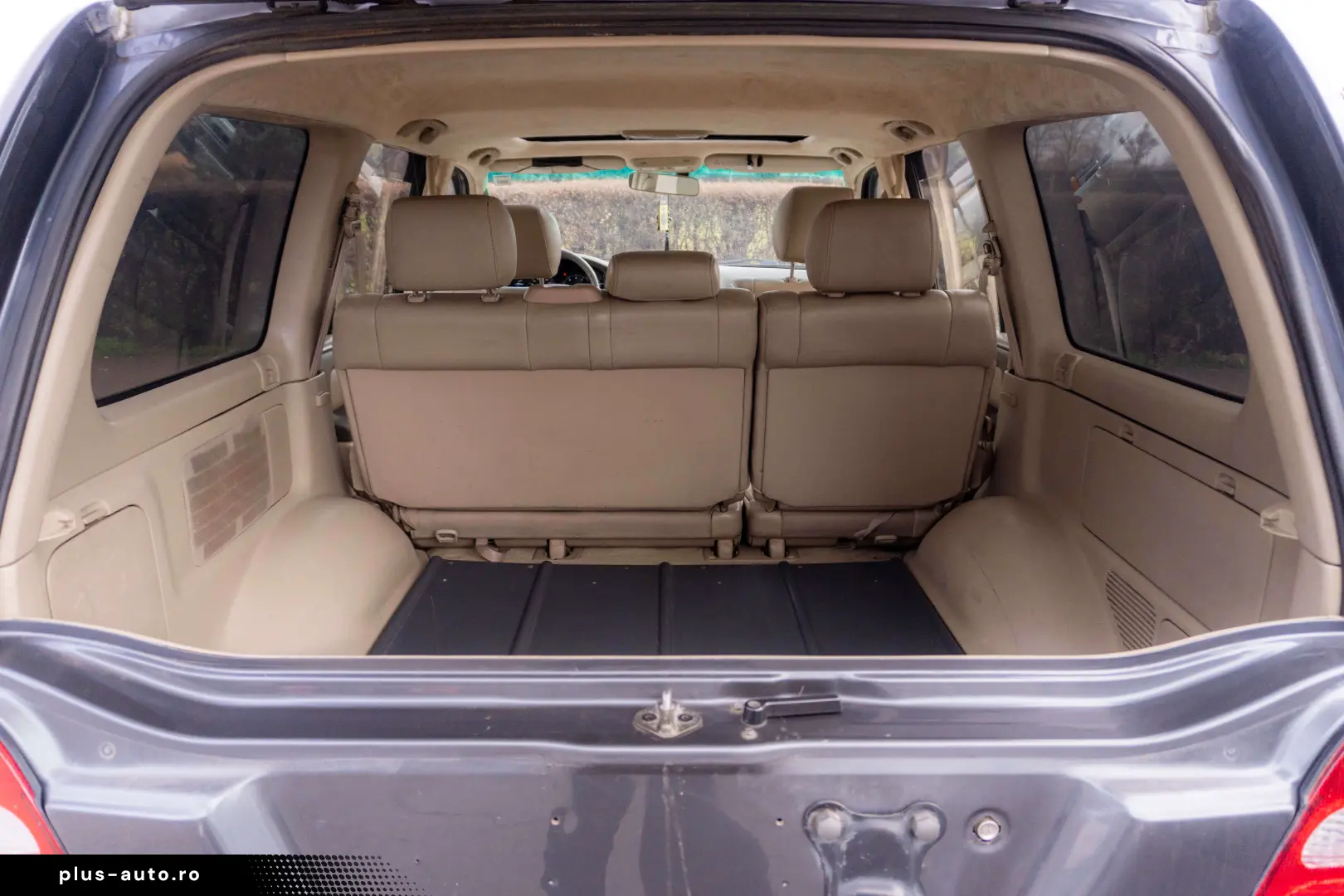 Toyota Land Cruiser V8_SaharaEdition