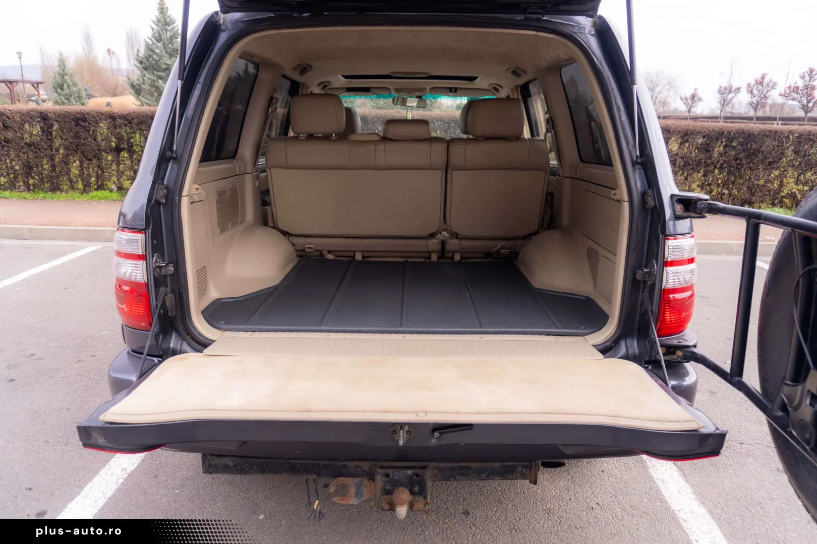 Toyota Land Cruiser V8_SaharaEdition