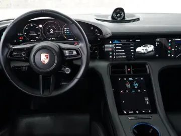 PORSCHE Taycan Cross Turismo 4 P-Display PANO Sitzklima