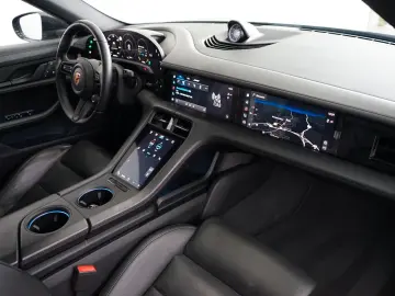 PORSCHE Taycan Cross Turismo 4 P-Display PANO Sitzklima