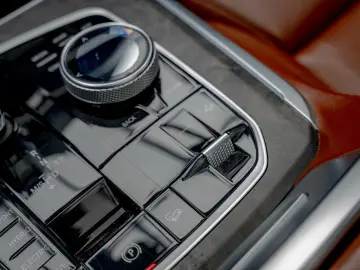 BMW X5 xDrive 45e M Sport H&K Luftfahrwerk Massage