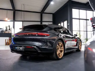 PORSCHE Taycan 4S Cross Turismo - Passenger Display - Sp