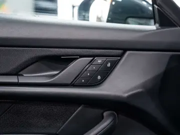 PORSCHE Taycan 4S Cross Turismo - Passenger Display - Sp