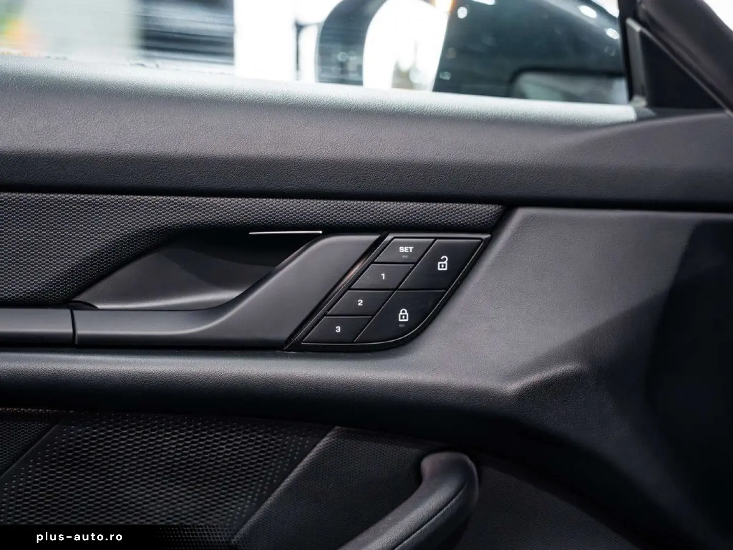 PORSCHE Taycan 4S Cross Turismo - Passenger Display - Sp