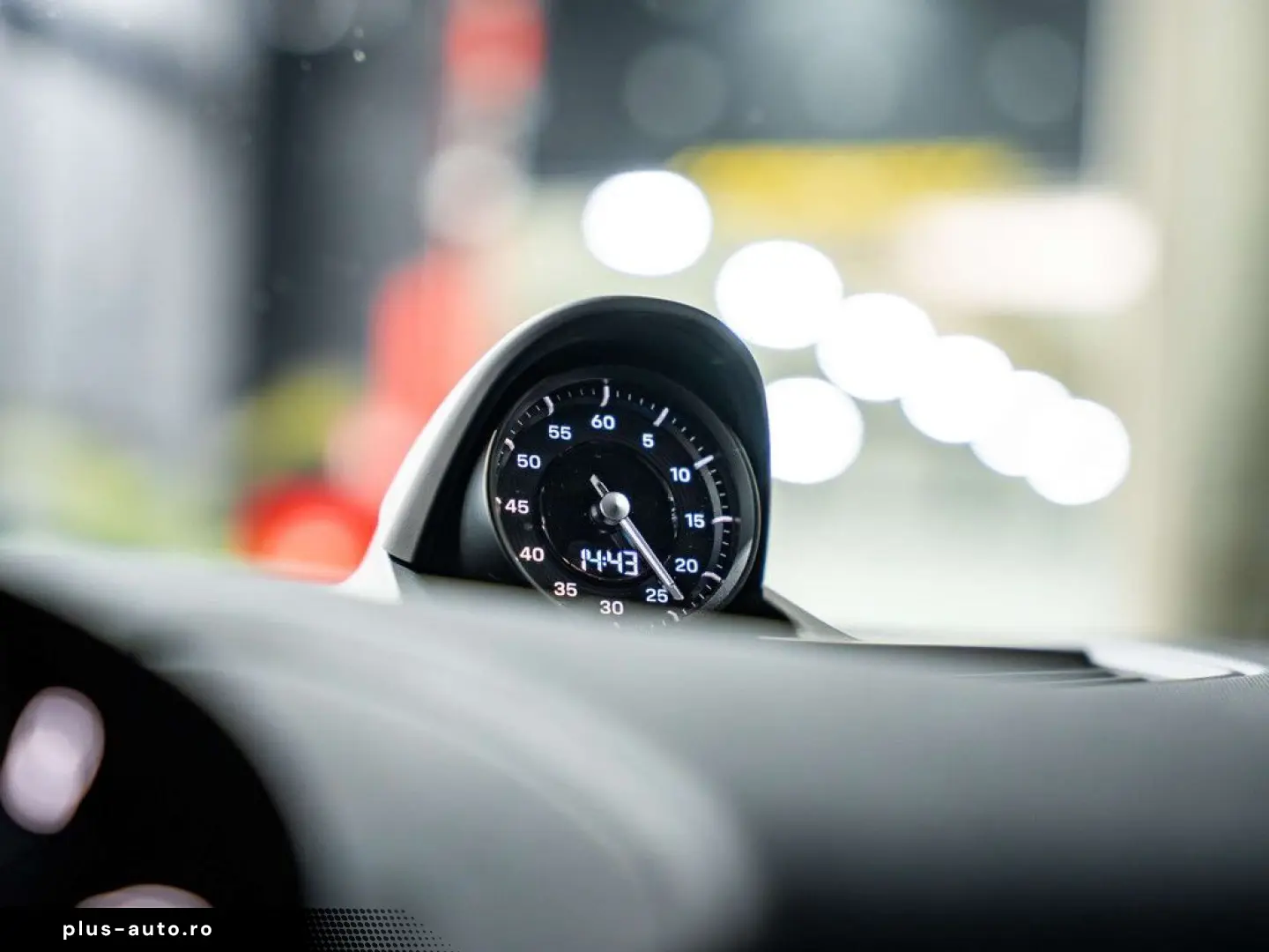 PORSCHE Taycan 4S Cross Turismo - Passenger Display - Sp