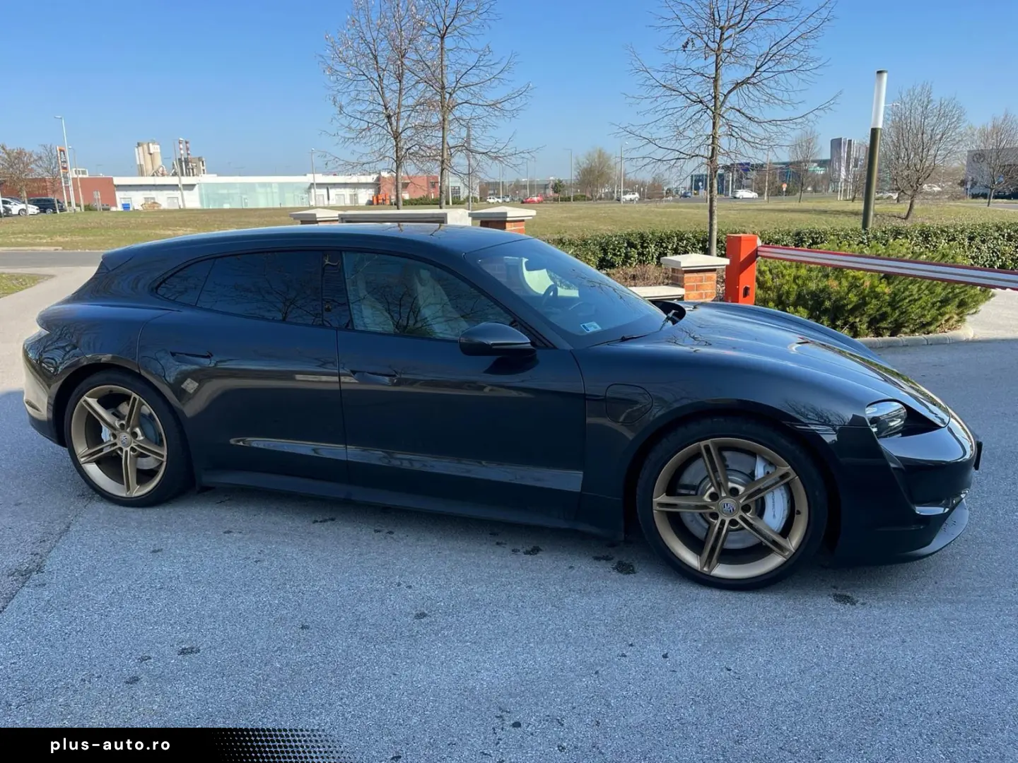 PORSCHE Taycan Sport Turismo Basis PASM CHRONO PANO STZH
