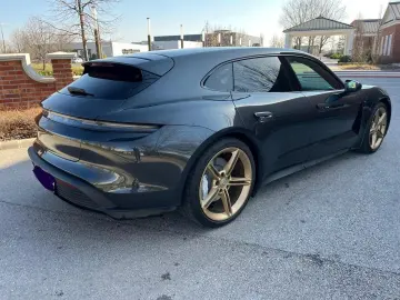 PORSCHE Taycan Sport Turismo Basis PASM CHRONO PANO STZH