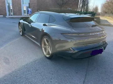PORSCHE Taycan Sport Turismo Basis PASM CHRONO PANO STZH