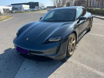 PORSCHE Taycan Sport Turismo Basis PASM CHRONO PANO STZH