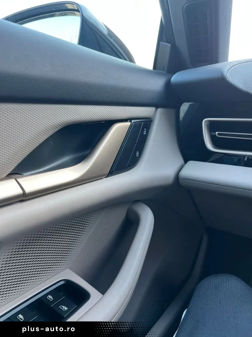 PORSCHE Taycan Sport Turismo Basis PASM CHRONO PANO STZH