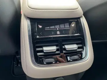 Volvo XC90 T8 Plus Bright Recharge Plug-In Hybrid AWD