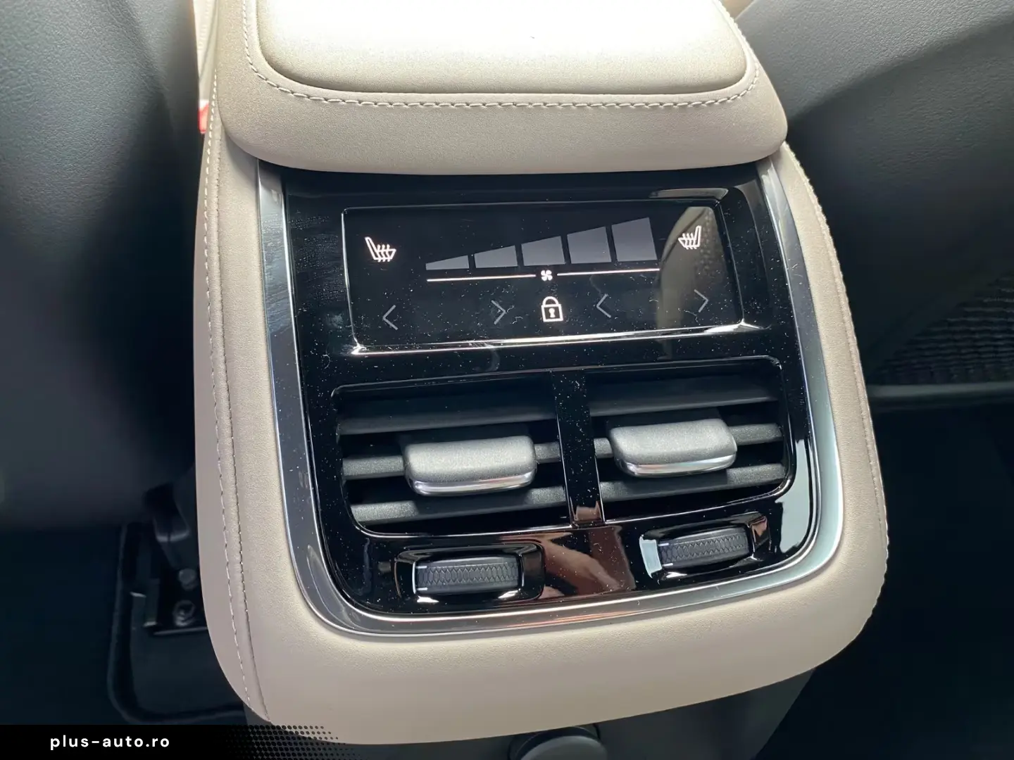 Volvo XC90 T8 Plus Bright Recharge Plug-In Hybrid AWD