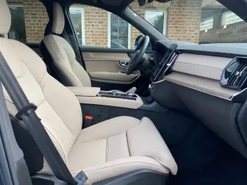 Volvo XC90 T8 Plus Bright Recharge Plug-In Hybrid AWD