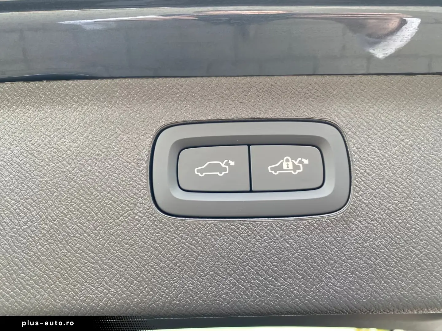 Volvo XC90 T8 Plus Bright Recharge Plug-In Hybrid AWD