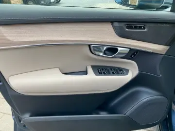Volvo XC90 T8 Plus Bright Recharge Plug-In Hybrid AWD