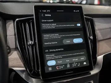 Volvo XC90 T8 AWD Plus Dark