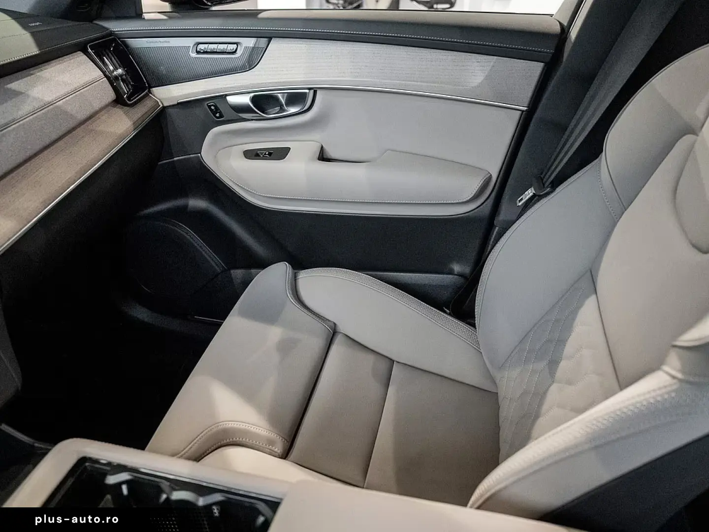 Volvo XC90 T8 AWD Plus Dark